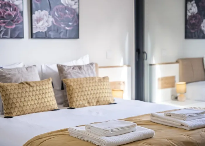 Imperatriz Iii - By Wehost * Funchal